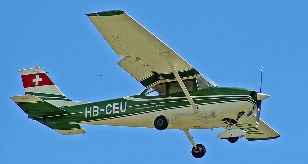 The Cessna HB-CEU in flight against a blue sky